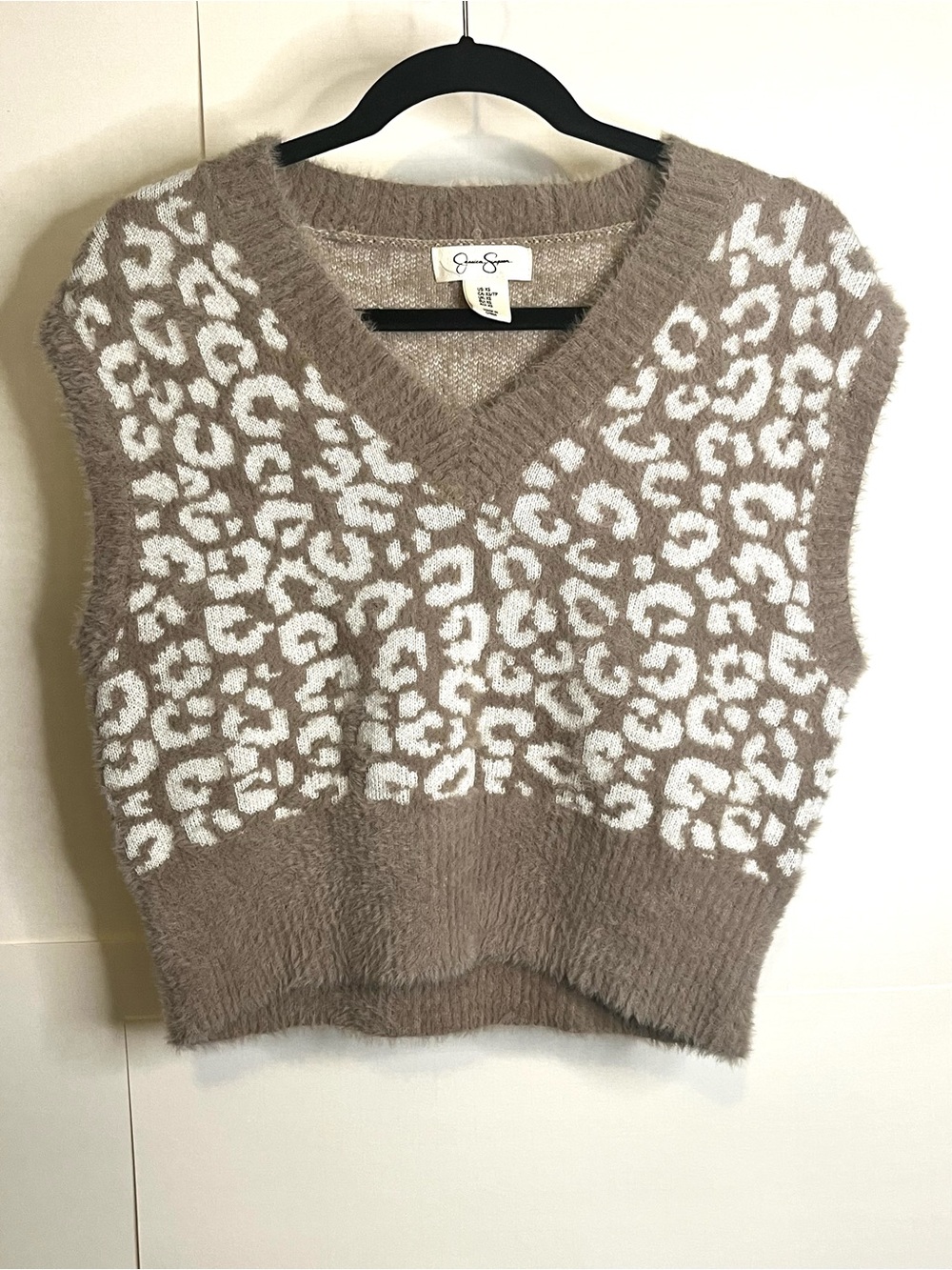 Jessica Simpson Women’s Size XS Fuzzy Animal Print Sleeveless V-Neck Sweater